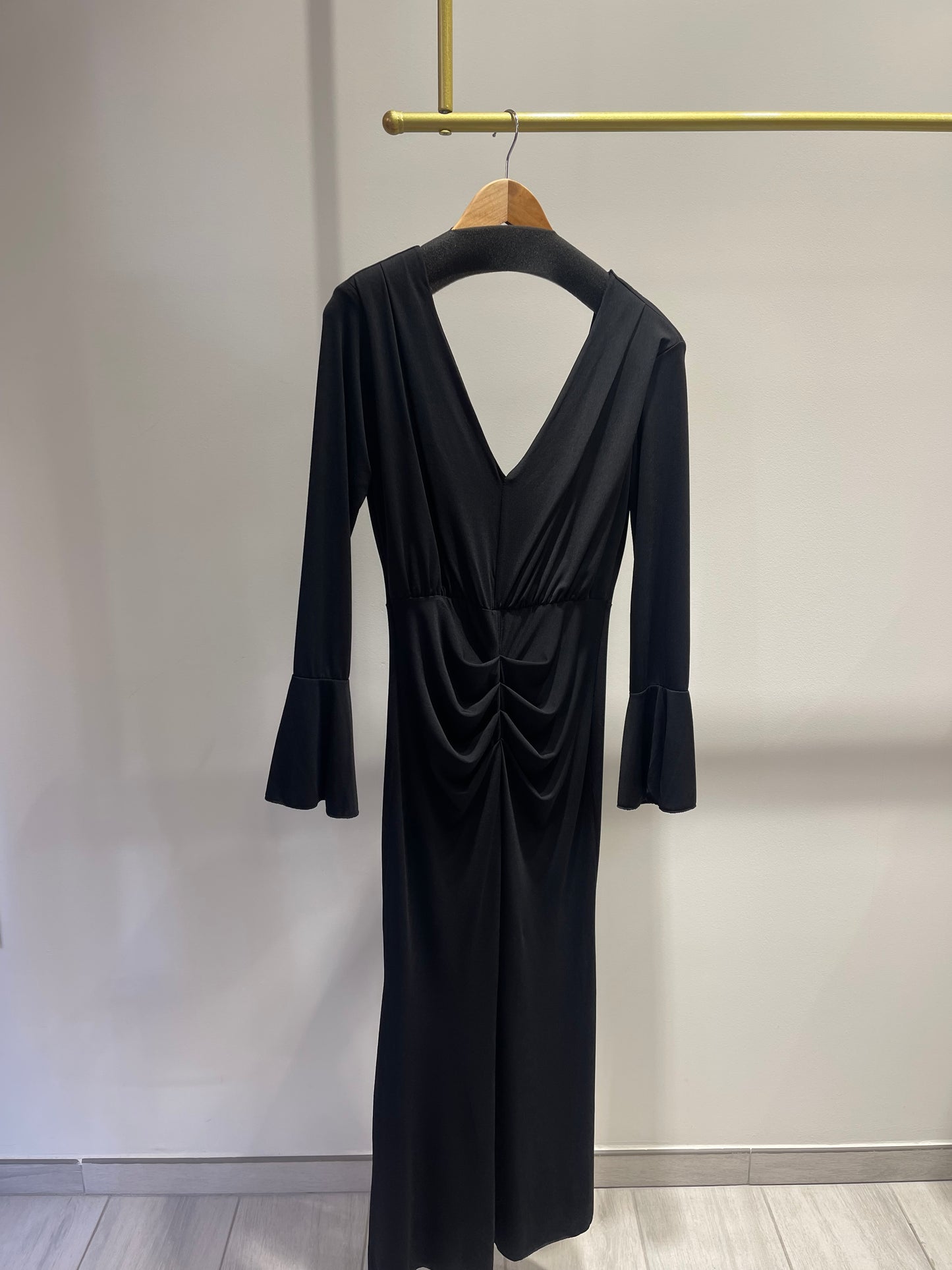 VESTIDO LARGO ESCOTE PRONUNCIADO