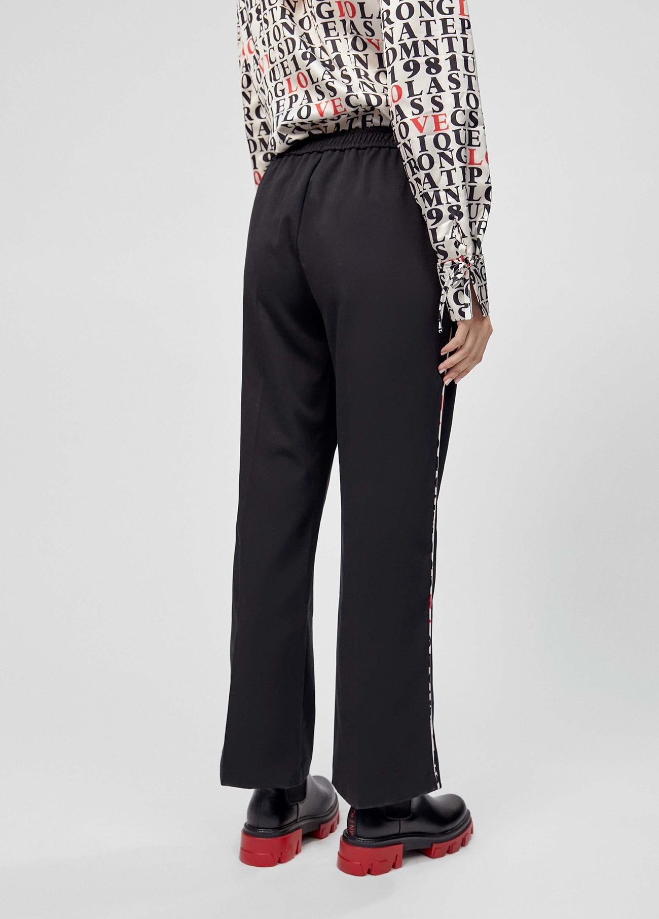 PANTALÓN DEPORTIVO LOLA CASADEMUNT
