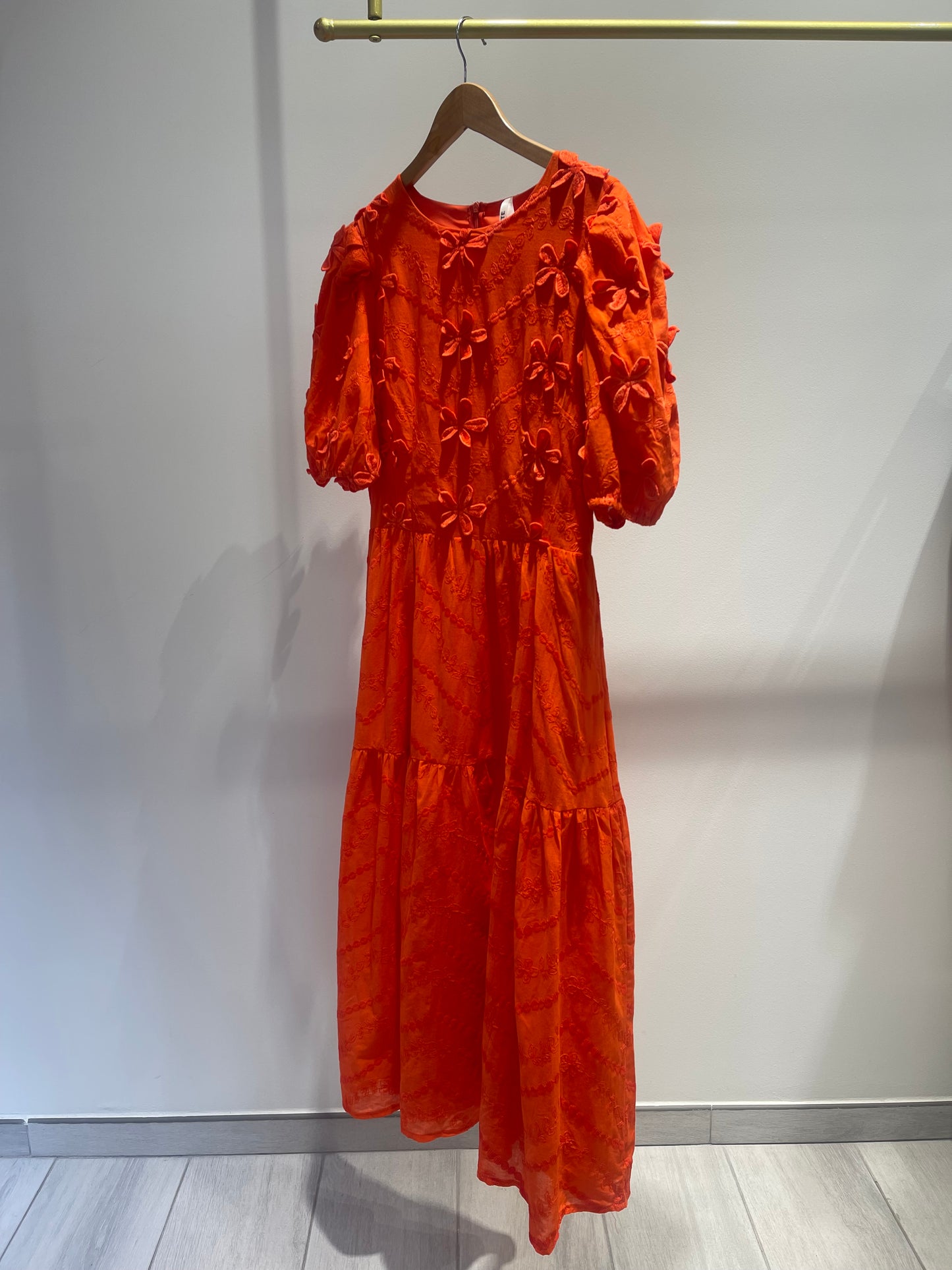 VESTIDO FLORES RELIEVE NARANJA
