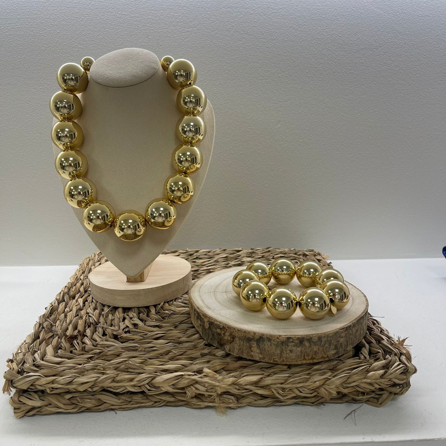 PULSERA BOLAS GRANDES DORADA