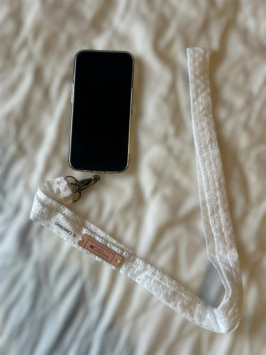 CUELGA MOVIL BLANCO CALADO HECHO A MANO