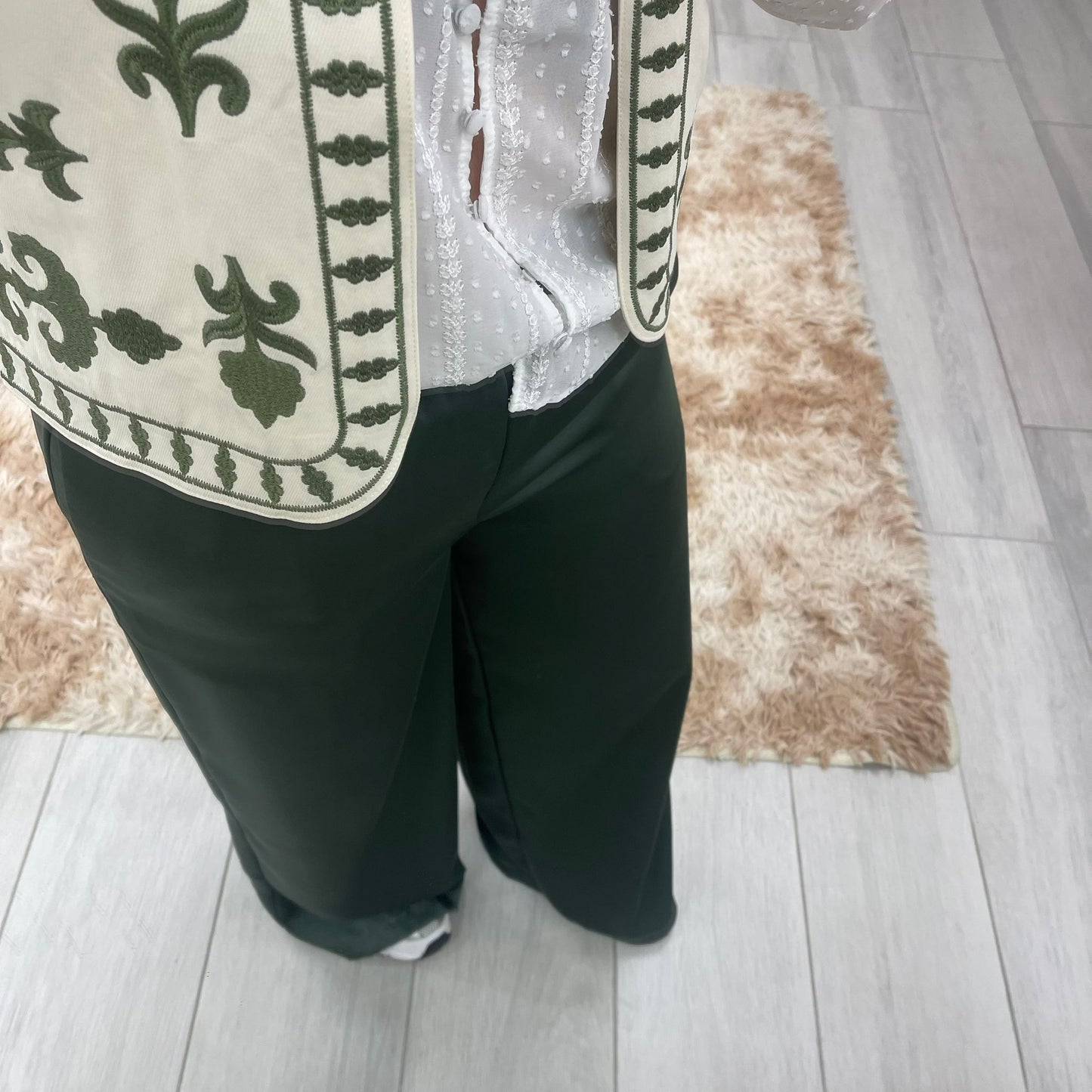 CHALECO BEIGE BORDADO