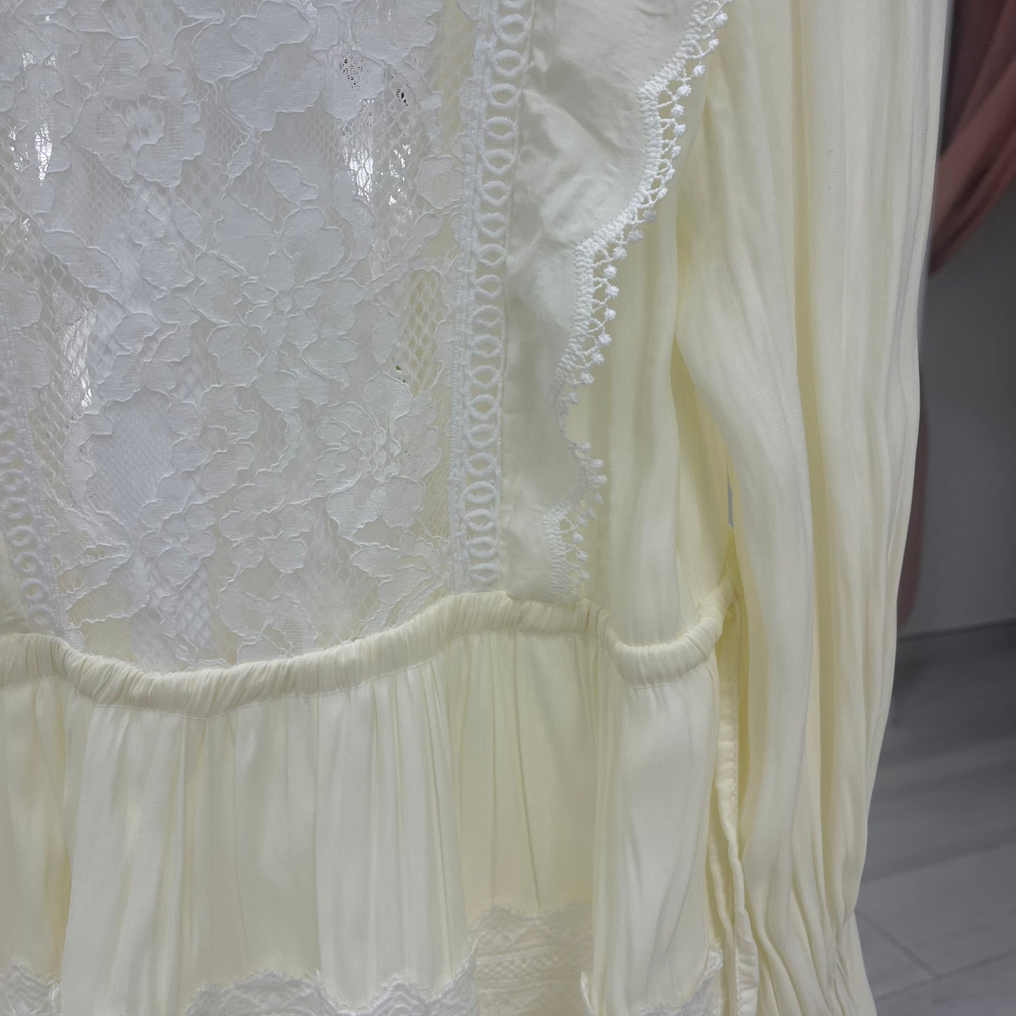 VESTIDO CRUDO DETALLES ENCAJE