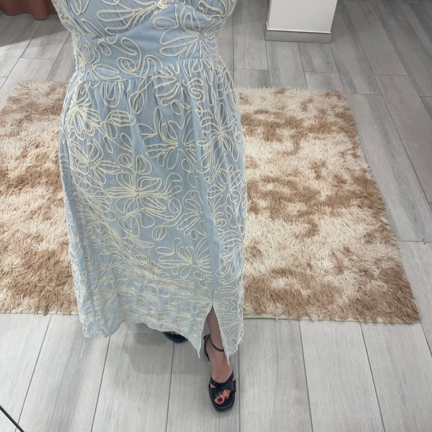 VESTIDO AZUL DETALLES BEIGE