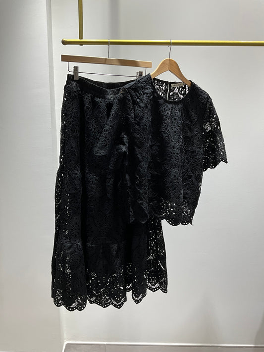CONJUNTO NEGRO DE FALDA Y BLUSA