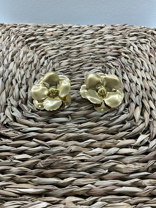 PENDIENTES FLOR DORADA