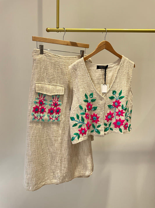 CONJUNTO HILO DORADO FLORES BORDADAS
